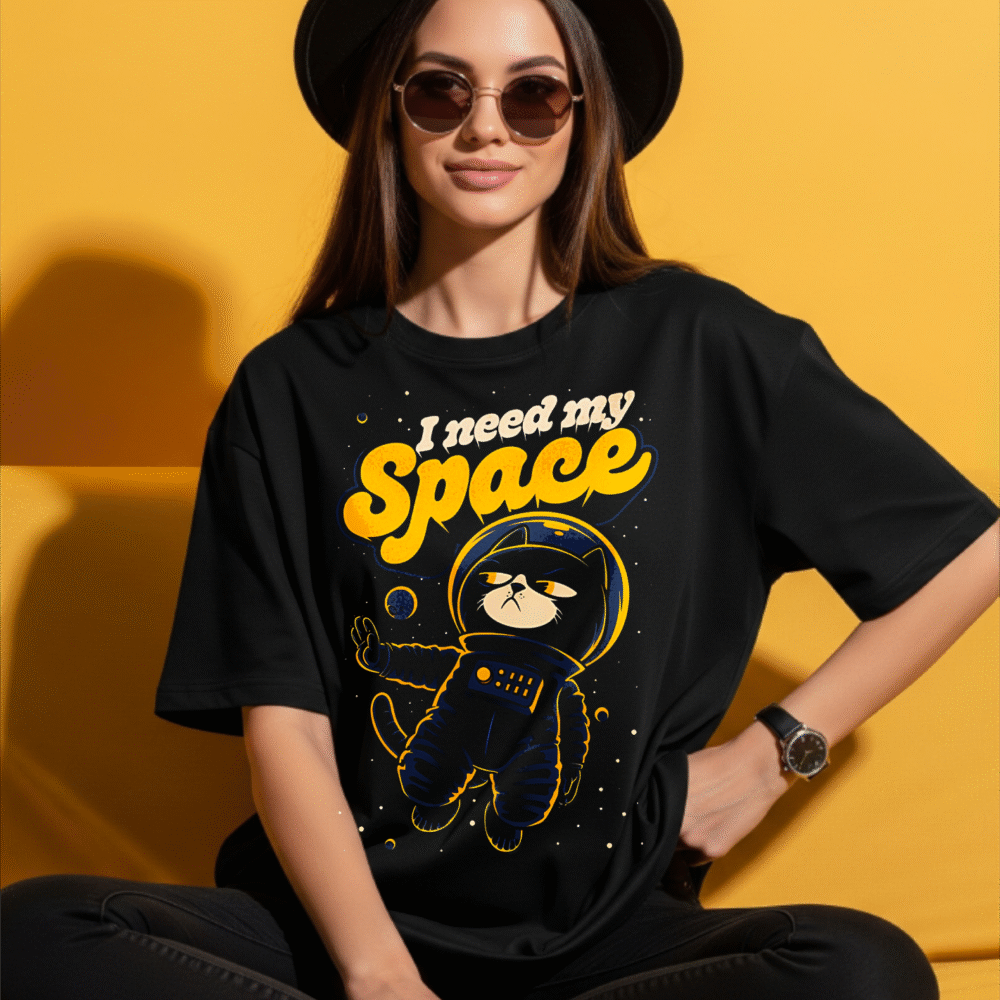 Women's Oversized Classic T-Shirt: Space Cat